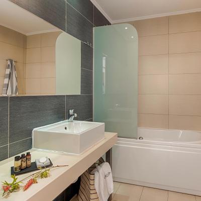 deluxe bungalow suite 11
